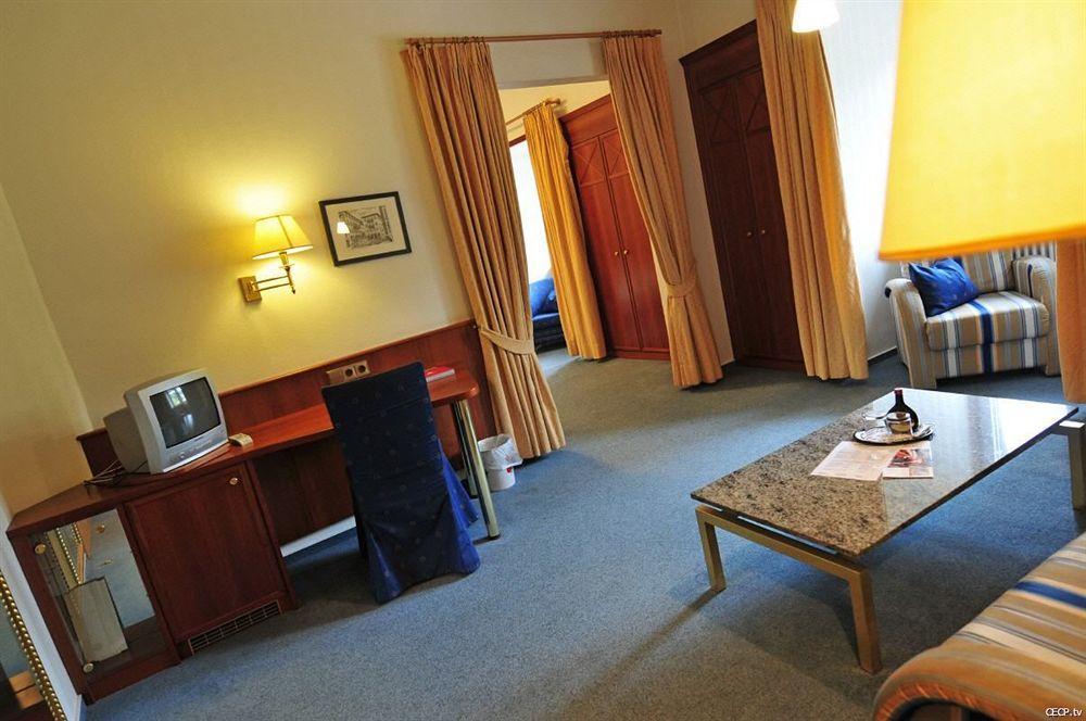 Hotel Haus Reichert บาเดน-บาเดน ภายนอก รูปภาพ
